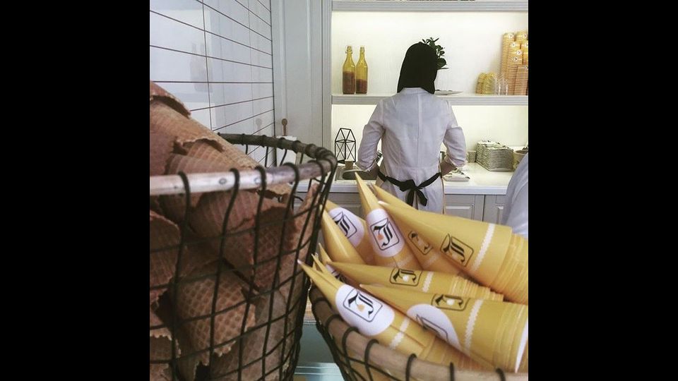 La determinazione e la forza di volont&agrave; di Laleh hanno fatto innamorare dell'ran Stefano Tarquinio, che dal 2016 &egrave; tornato per altre due volte. La gelateria di Laleh, intanto, battezzata &quot;Elcafe Shiraz&quot;, oggi &egrave; forse la migliore gelateria italiana dell'Iran, ha oltre 7 mila followers su Instagram ed inizia ad essere famosa in tutta la nazione.&nbsp;&nbsp;