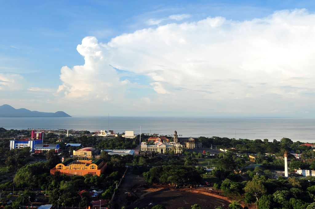 Vista parziale della citt&agrave; di Managua e del lago Xolotlan, Nicaragua&nbsp;