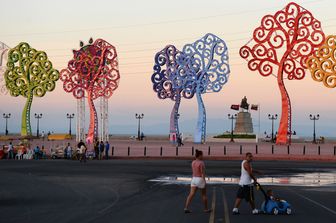 Sculture colorate a forma di albero vista sul lungomare di El Malecon al tramonto al porto di Puerto Salvador Allende a Managua, Nicaragua (Afp) &nbsp;