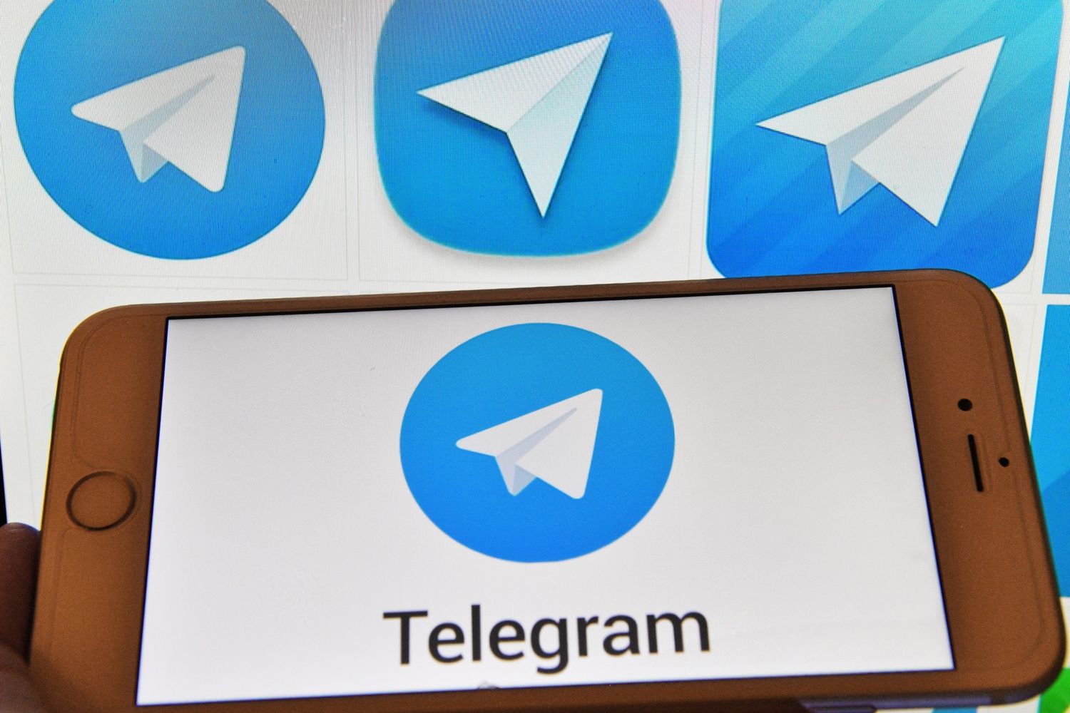 &nbsp;Telegram
