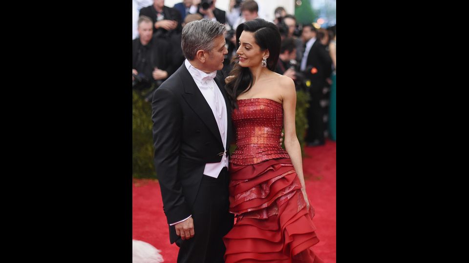 George Clooney e Amal Clooney al Gala di beneficenza dell'Istituto &quot;China: Through The Looking Glass&quot; il 4 maggio 2015 al Metropolitan Museum di New York (Afp)