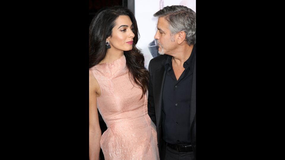 Amal e George Clooney al teatro cinese di Hollywood per la prima di&nbsp;&nbsp;&quot;Our Brand Is Crisis&quot; (Afp)&nbsp;