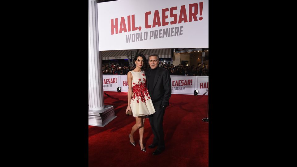George Clooney con la moglie Amal alla premiere di&nbsp;'&quot;Ave, Caesar!&quot; al Regency Village di Westwood, il 1 febbraio 2016 (Afp)&nbsp;