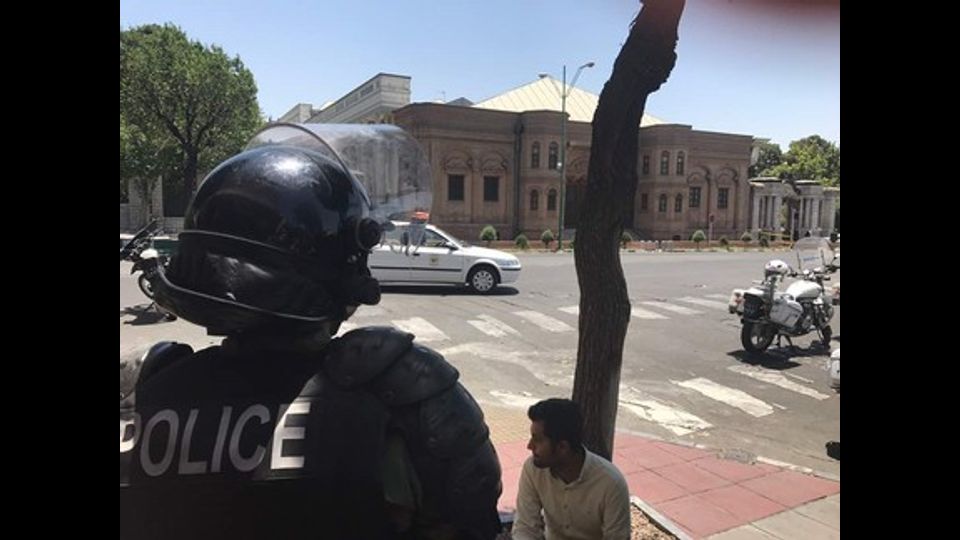 &nbsp;Iran attacco al parlamento, la polizia effettua i sopralluoghi (Afp)