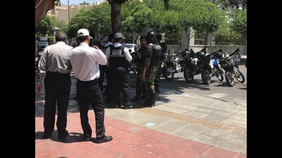 &nbsp;Iran attacco al parlamento, la polizia effettua i sopralluoghi (Afp)