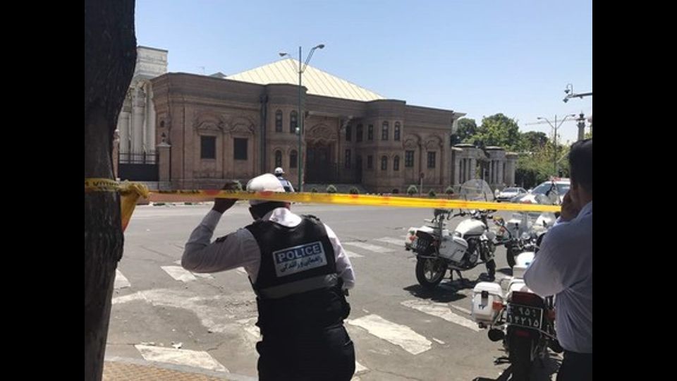 &nbsp;Iran attacco al parlamento, la polizia effettua i sopralluoghi (Afp)