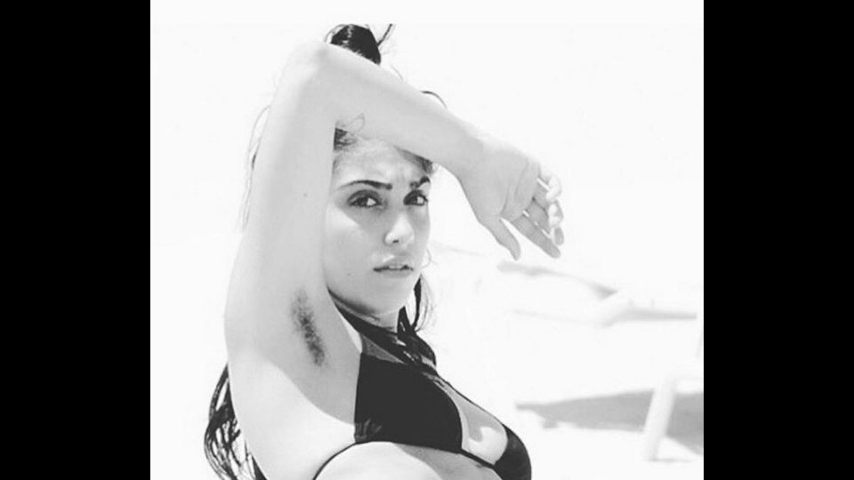 Lourdes Maria Ciccone mostra il suo fisico da modella con una foto postata su Instagram. Ad attirare l'attenzione non &egrave; per&ograve; il bikini nero ma il fatto che abbia dimenticato il rasoio a casa. La figlia di Madonna ha poi dichiarato che la 'dimenticanza'  la fa sentire libera.