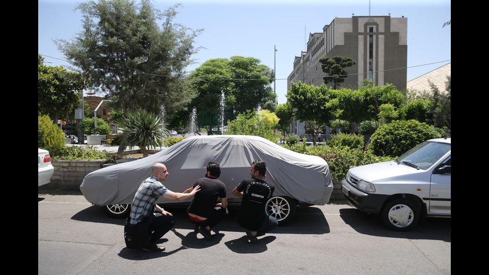 &nbsp;Iran, attacco al parlamento. Le operazioni della polizia (Afp)