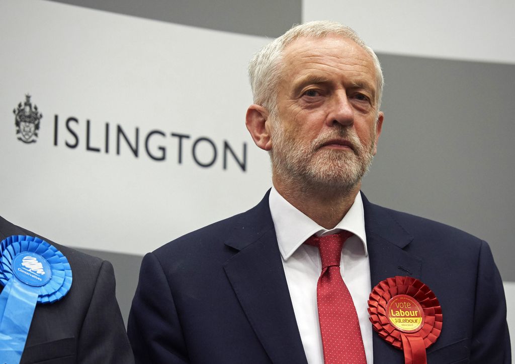 Jeremy Corbyn attende la comunicazione ufficiale del risultato delle elezioni al seggio di Islington