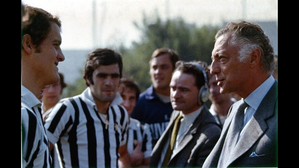 &nbsp;Antonello Cuccureddu con l'avvocato Gianni Agnelli in visita alla sua squadra