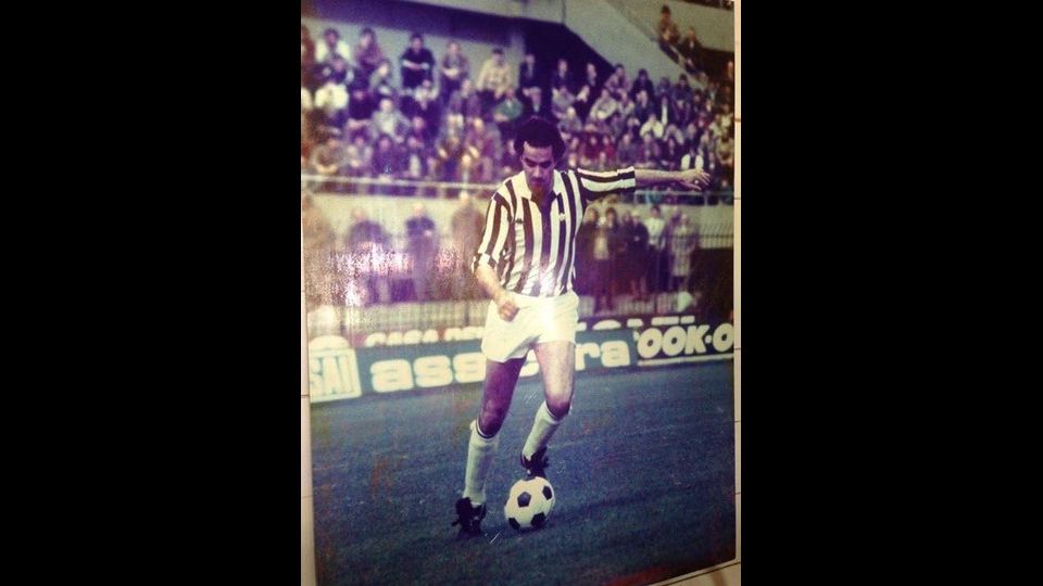 &nbsp;Antonello Cuccureddu nel corso della sua carriera ha mostrato dinamismo e intelligenza tattica, oltre a spiccate attitudini offensive. Dotato di un destro potente e preciso, durante la sua militanza nella Juventus mise a segno 26 gol - ne segn&ograve; 39 in totale - ed emerse come uno dei difensori-centrocampisti pi&ugrave; prolifici di sempre in Serie A.