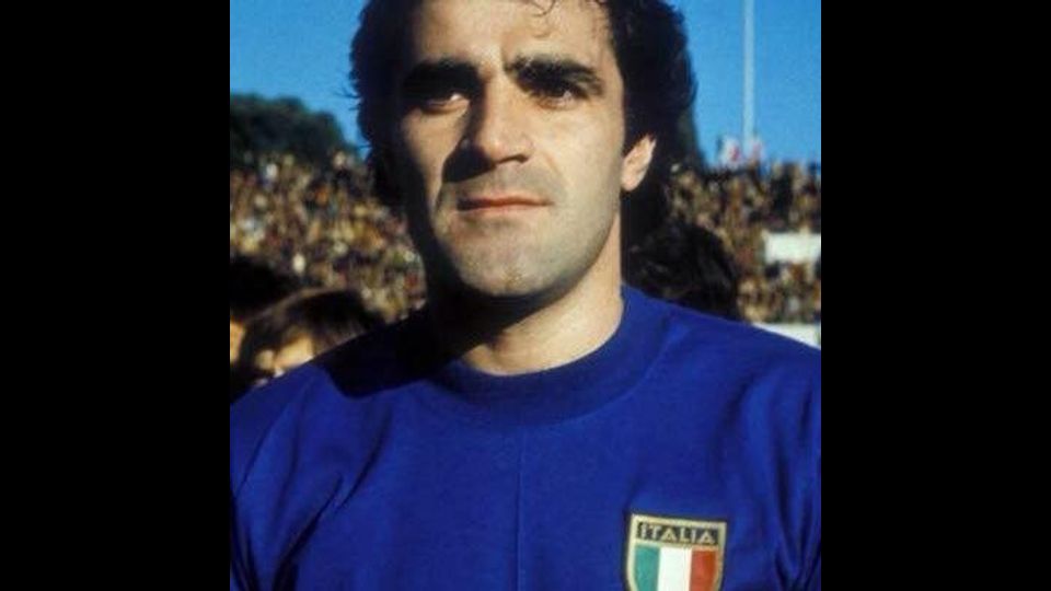 Antonello Cuccureddu disput&ograve;&nbsp;13 partite con la maglia della Nazionale, tutte sotto la gestione del commissario tecnico Enzo Bearzot: tra queste &egrave; compreso l'esordio del 26 ottobre 1975 a Varsavia contro la Polonia e i 5 incontri disputati al campionato del mondo 1978 in Argentina (chiuso dagli azzurri al quarto posto) che ne fecero il primo calciatore sardo a scendere in campo nella fase finale di un Mondiale (cosa accaduta poi &nbsp;a Zola nel 1994 e Sirigu nel 2014).