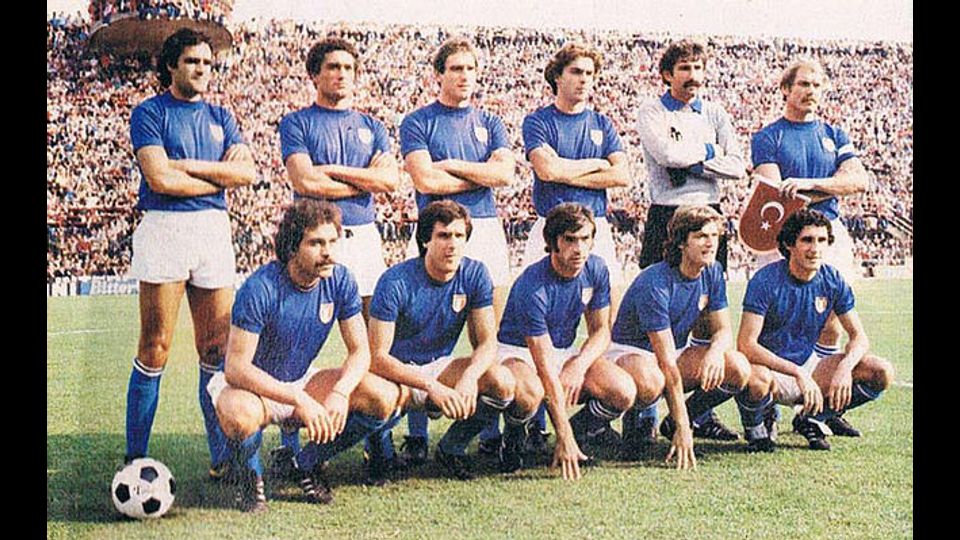 &nbsp;Cuccureddu (in piedi, primo da sinistra) in azzurro nel 1978&nbsp;