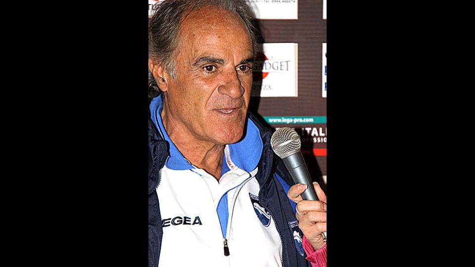 Antonello Cuccureddu ha allenato il Pescara nel 2009 (subentrando a Giuseppe Galderisi e riuscendo a mantenere la squadra in Lega Pro) e per pochi mesi nella stagione 2009-2010: a gennaio &egrave; stato esonerato e al suo posto &egrave; arrivato Eusebio Di Francesco che ha portato il Pescara in serie B&nbsp;