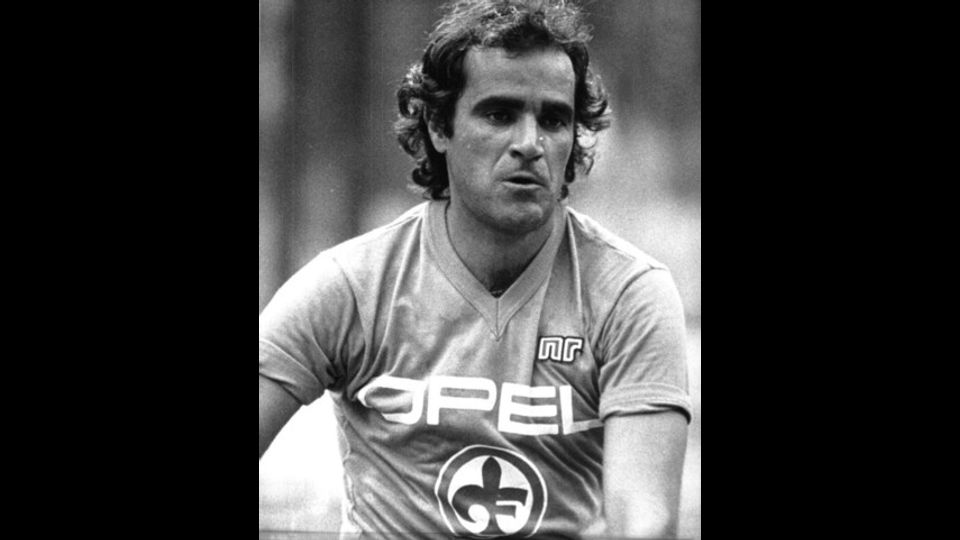 Antonello Cuccureddu nell'estate del 1981 pass&ograve; dalla Juventus alla Fiorentina dove, nel campionato 1981-1982, sfior&ograve; un ennesimo scudetto dopo un lungo duello proprio contro la sua ex squadra. A Firenze chiuse con la Serie A nel 1984, a causa di vari infortuni alla schiena. Nella stagione 1984-1985 concluse poi definitivamente la carriera agonistica, in Serie C2, nelle file del Novara.