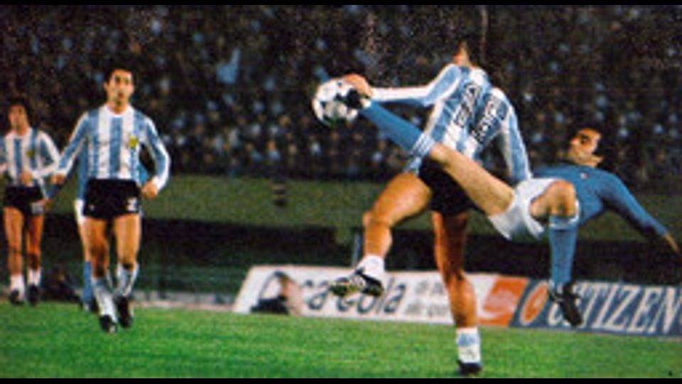 Mondiali 1978: Argentina-Italia 0-1: Antonello Cuccureddu con Ortiz e Ardiles
