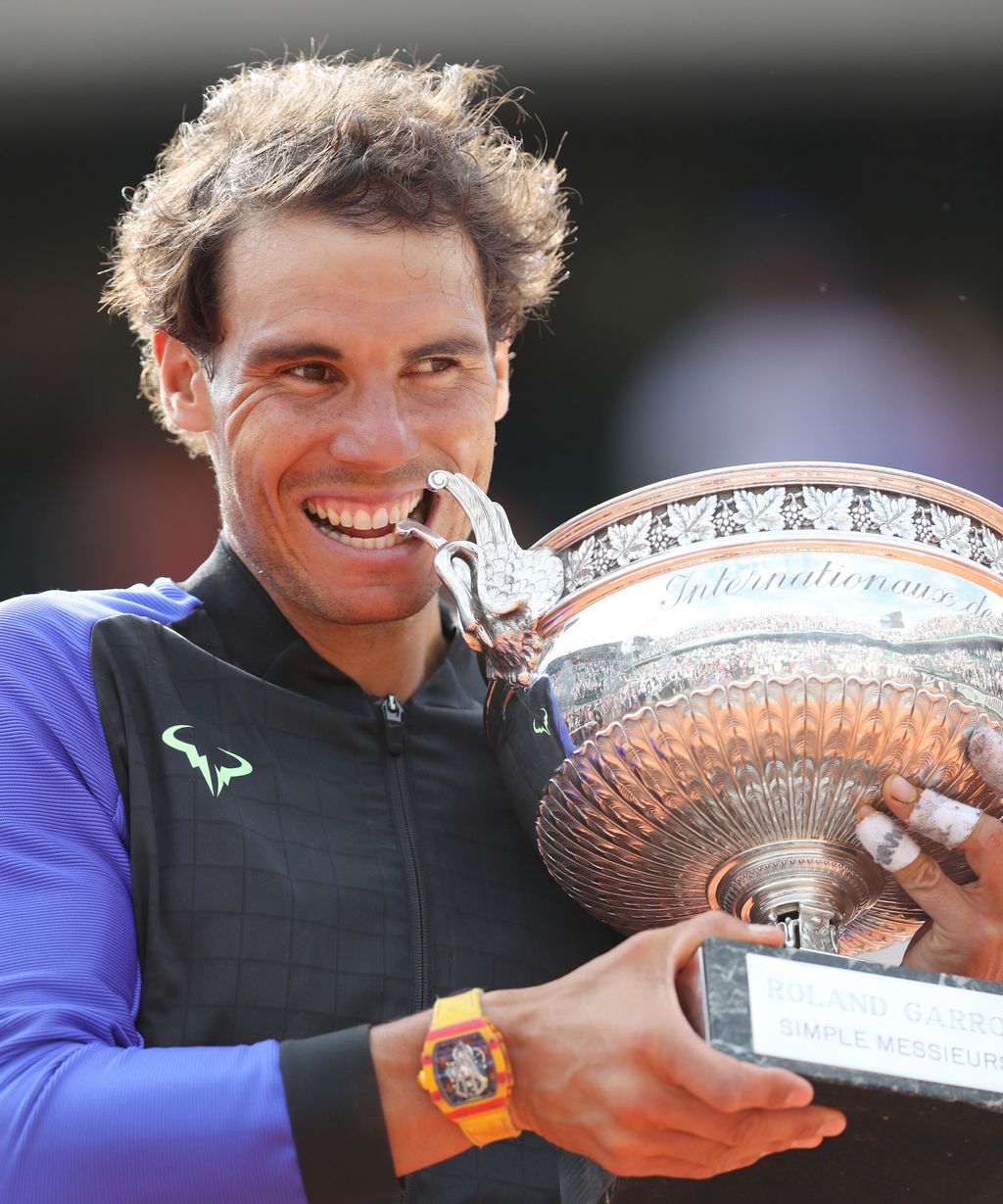 &nbsp;Rafa Nadal morde la coppa