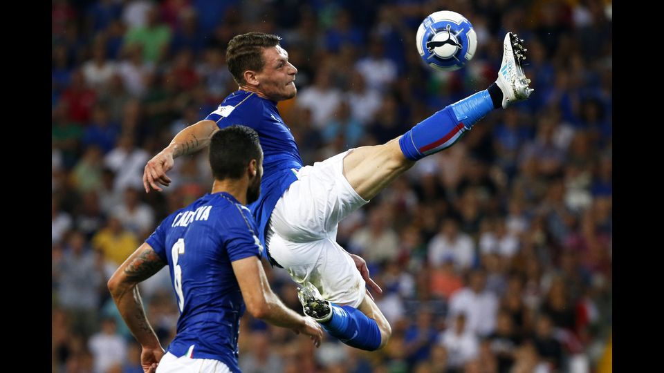&nbsp;Andrea Belotti e Antonio Candreva durante la partita contro il&nbsp;Liechtenstein (Afp)