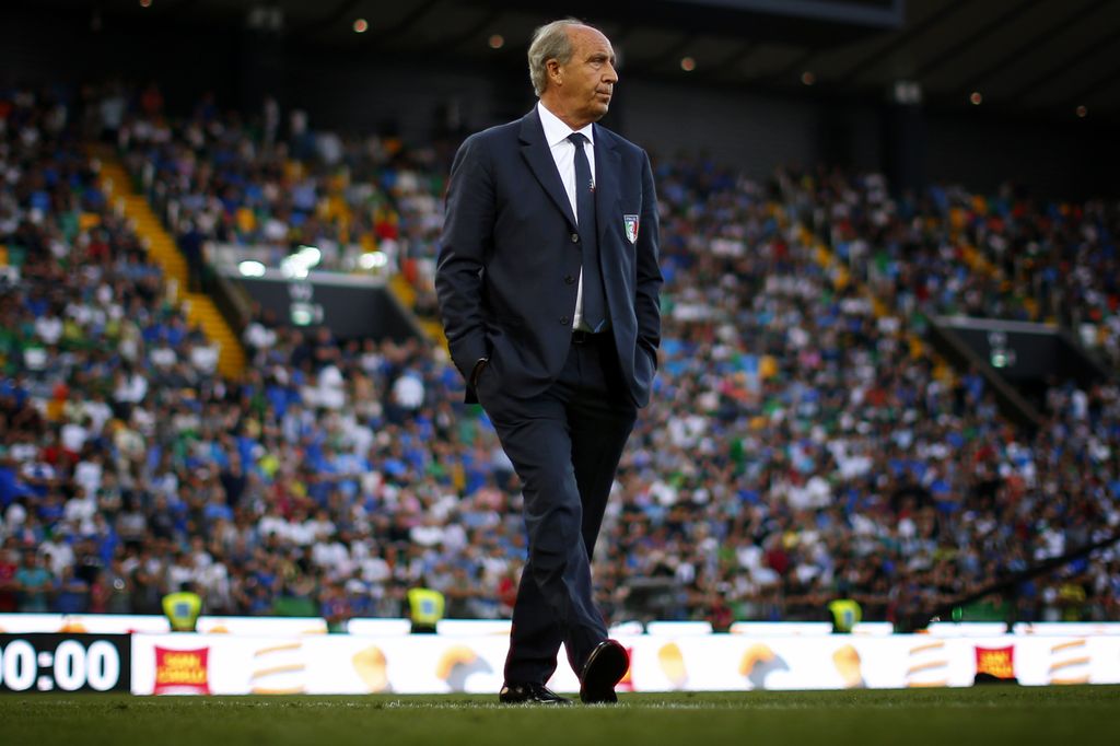 &nbsp;L'allenatore italiano Gian Piero Ventura osserva la partita (Afp)