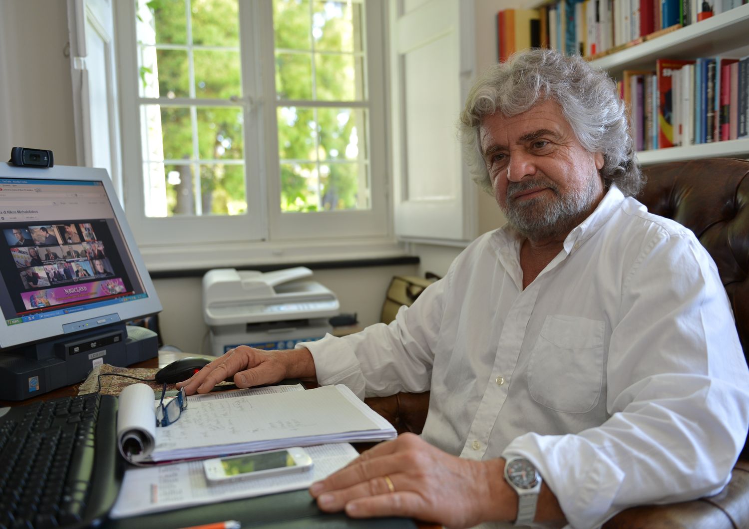 Beppe Grillo al pc&nbsp;