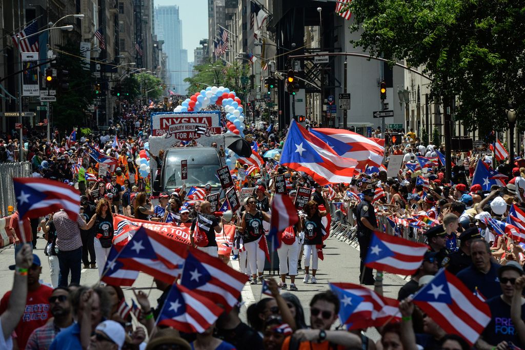 New York, la parata del Puerto Rican Day 2017 sulla Fifth Avenue (Afp)