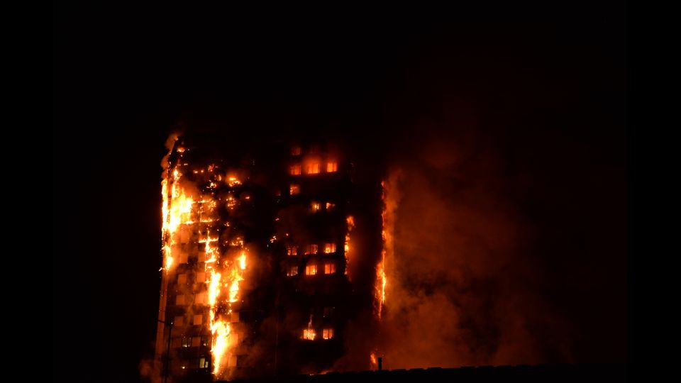 Da tempo i residenti denunciavano le carenze nella sicurezza dell'edificio. Soprattutto sul fronte delle misure antincendio