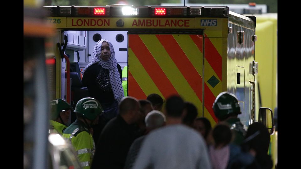 &nbsp; &nbsp; Londra. Un inferno di fumo e fiamme nella Torre di Grenfell su Lancaster West, divampato poco prima dell'una di notte locale (le due in Italia), ha devastato un condominio. Si teme che l'edificio possa crollare&nbsp;
