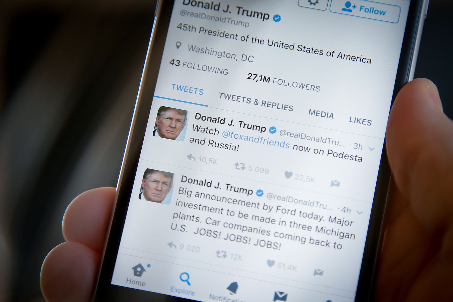 &nbsp;Trump twitter telefono (Afp)