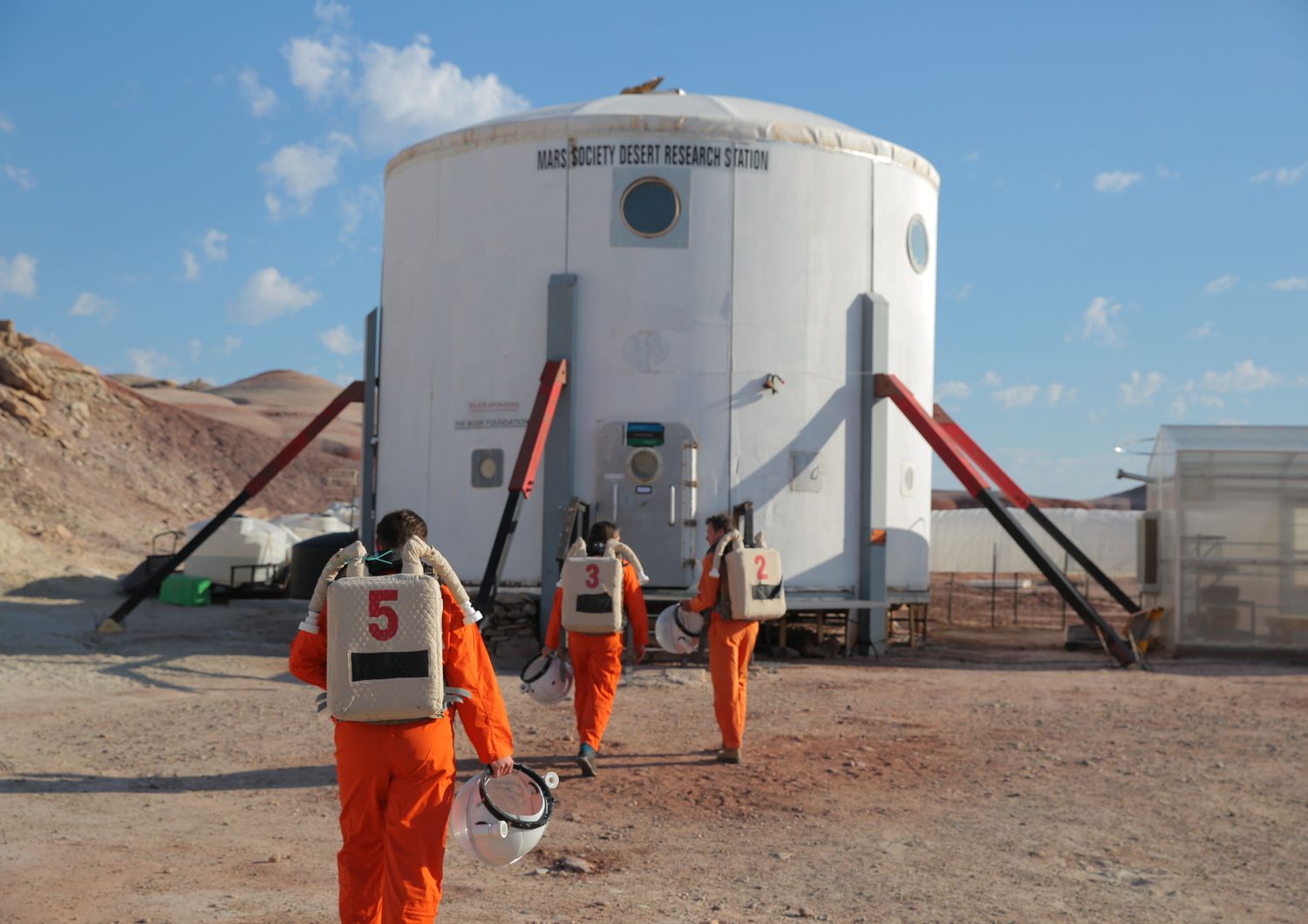 Un gruppo di designer di Ikea ha passato tre giorni nella Mars Desert Research Station nello Utah, completamente isolati, per &ldquo;avere un assaggio di quello che gli astronauti provano per tre anni&rdquo;