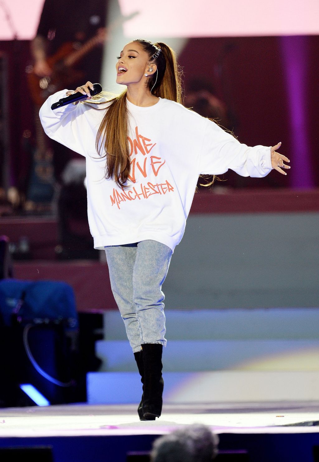 Ariana Grande durante l'esibizione del concerto 'One Love Manchester' all'Emirates Old Trafford (AFP)&nbsp;