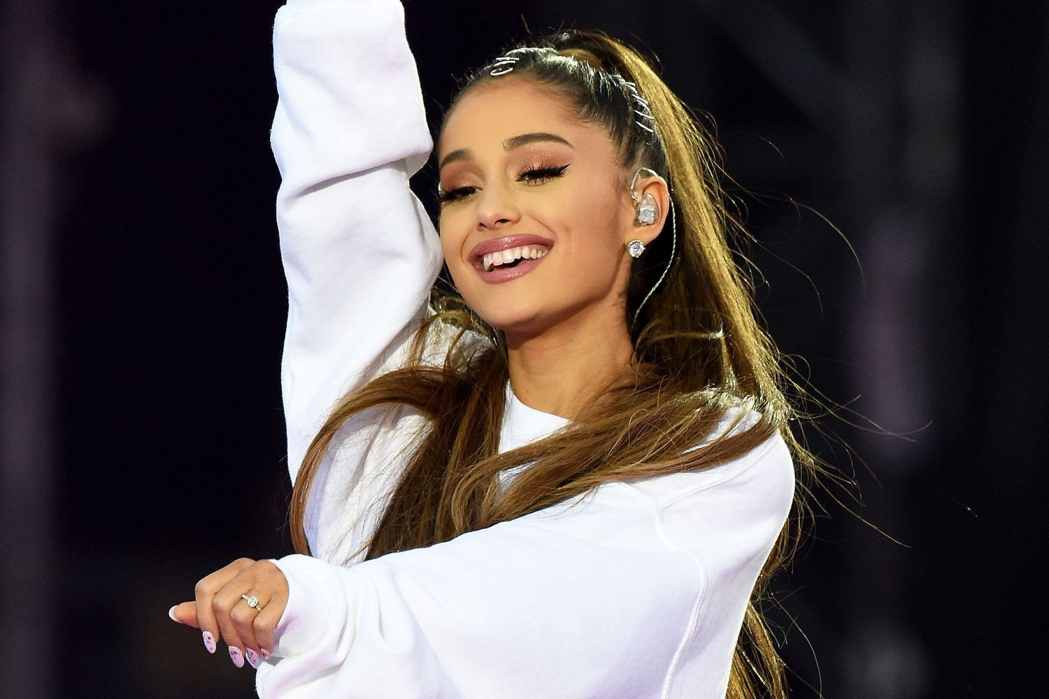 Ariana Grande durante l'esibizione del concerto 'One Love Manchester' all'Emirates Old Trafford (AFP)&nbsp;