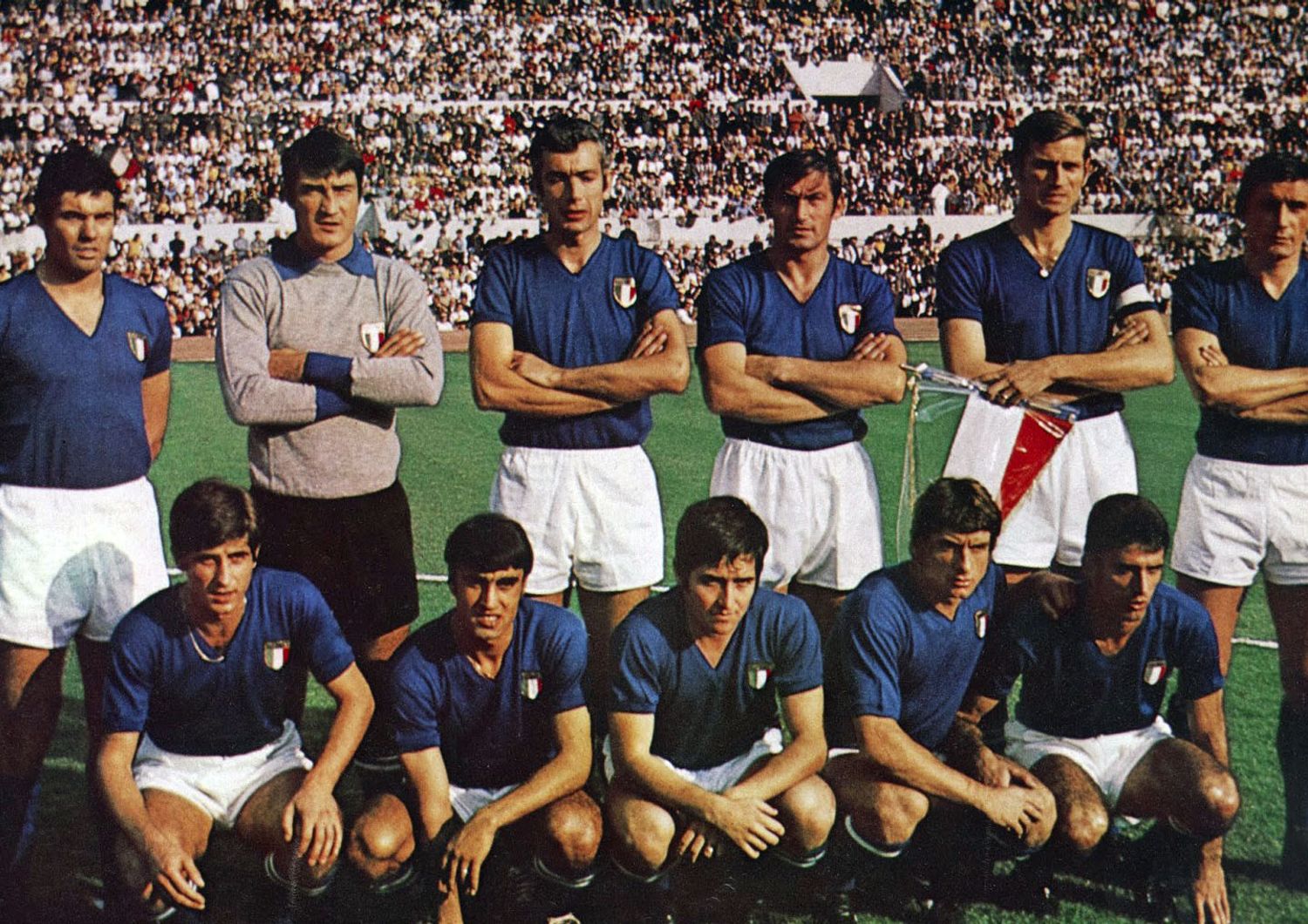 formazione dell'Italia nella partita di qualificazione ai mondiali 'Messico 70 giocata contro il Galles a Roma, 1969 (wikipedia)&nbsp;