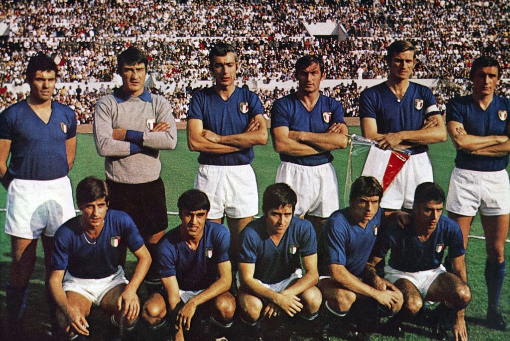 formazione dell'Italia nella partita di qualificazione ai mondiali 'Messico 70 giocata contro il Galles a Roma, 1969 (wikipedia)&nbsp;