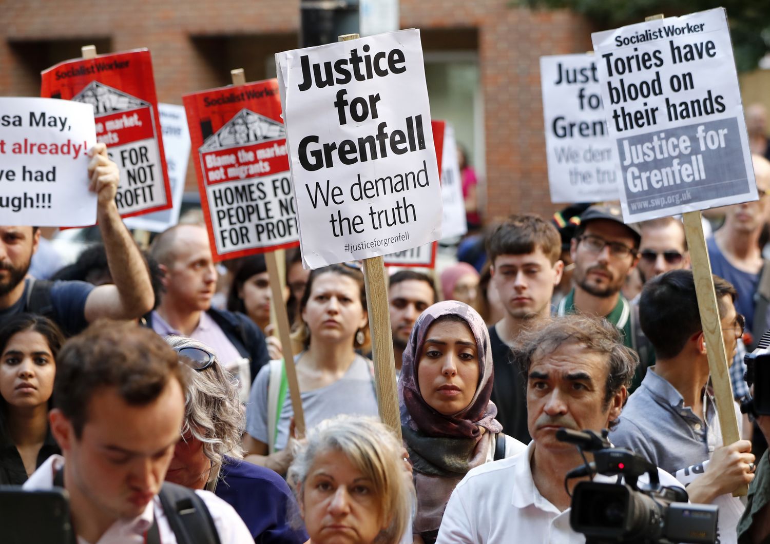 Manifestazione di protesta a Londra dopo l'incendio al grattacielo Grenfell&nbsp;