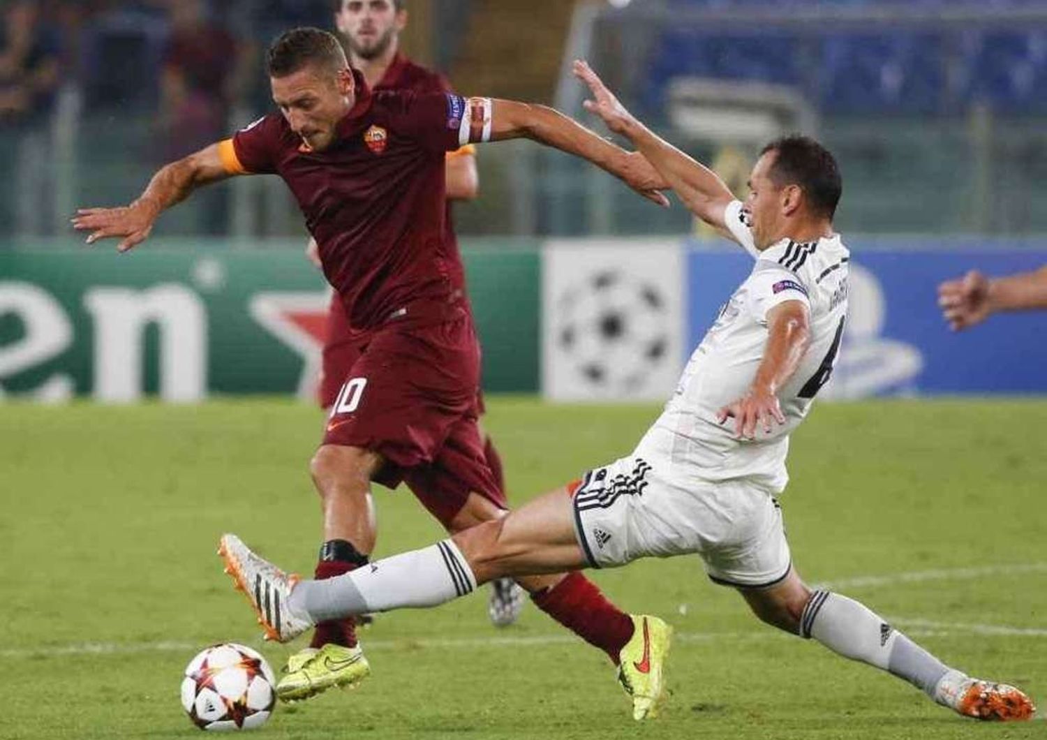 Champions: Roma a valanga, 5-1 al Cska; scontri tra tifosi, 3 arresti e 4 daspo