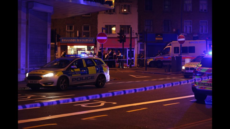 Un 48enne si &egrave; lanciato con il suo furgone contro fedeli musulmani fuori dalla Moschea di Finsbury Park a Londra (Afp)&nbsp;