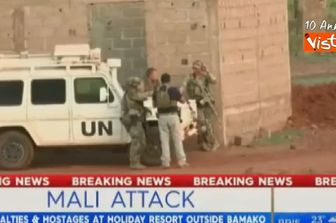 Mali, le prime immagini dalla tv australiana sull&rsquo;attacco al resort&nbsp; (fotogramma Vista)