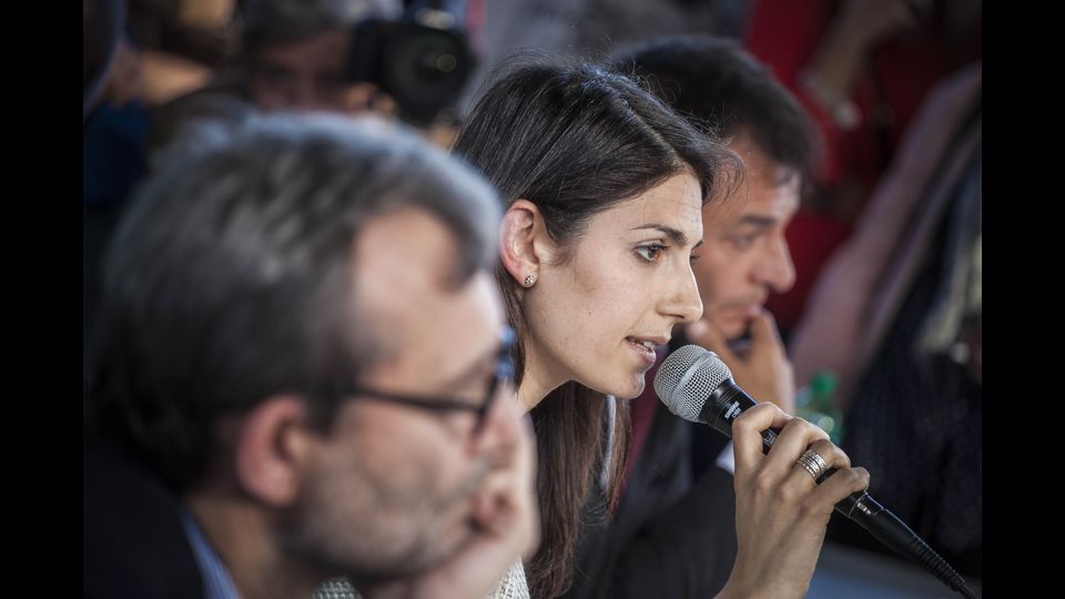 3/05/2016 Virginia Raggi ad un dibatto pre elettorale con gli altri candidati a sindaco, Roberto Giachetti e Stefano Fassina (AFP)&nbsp;
