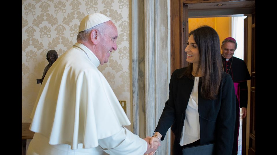 1/07/2016 Virginia Raggi, neo eletta sindaco di Roma, incontra in Vaticano Papa Francesco (AFP)&nbsp;