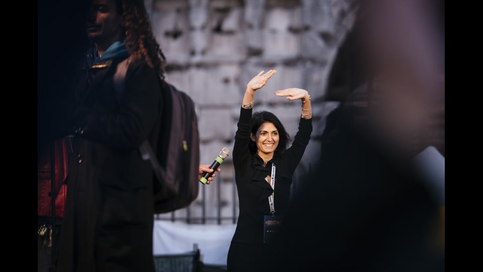 26/11/2016 Virginia Raggi nel corso di una manifestazione per i referendum costituzionali del 4 dicembre a Roma (AFP)&nbsp;