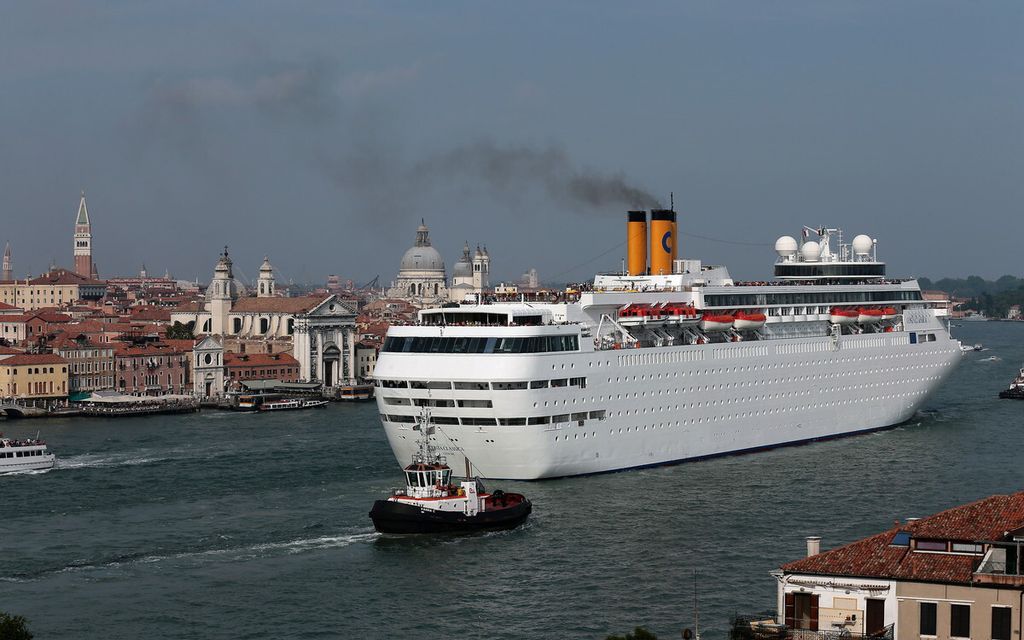 Grandi navi da crociera nel bacino di San Marco a Venezia