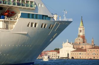 Grandi navi da crociera nel bacino di San Marco a Venezia