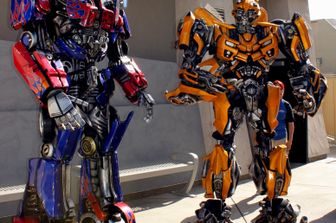 Optimus Prime &amp; Bumble Bee - Universal Studios, Hollywood, California (wikipedia)