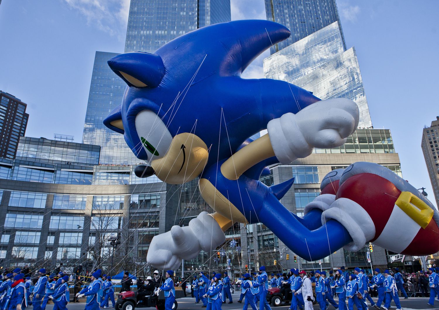 pallone gonfiabile per personaggio Sonic the Hedgehog alla 87esima parata del Giorno del ringraziamento negli Usa (wikipedia)&nbsp;