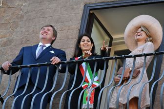 Virginia Raggi con i Reali di Olanda&nbsp;(AFP)