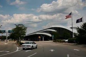 == BREAKING NEWS == Poliziotto accoltellato, evacuato aeroporto nel Michigan