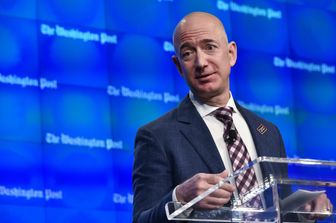 &nbsp;Jeff Bezos nella sede del Washington Post
