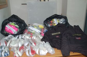 merce falsificata (fotogramma video questura di Lecce)&nbsp;