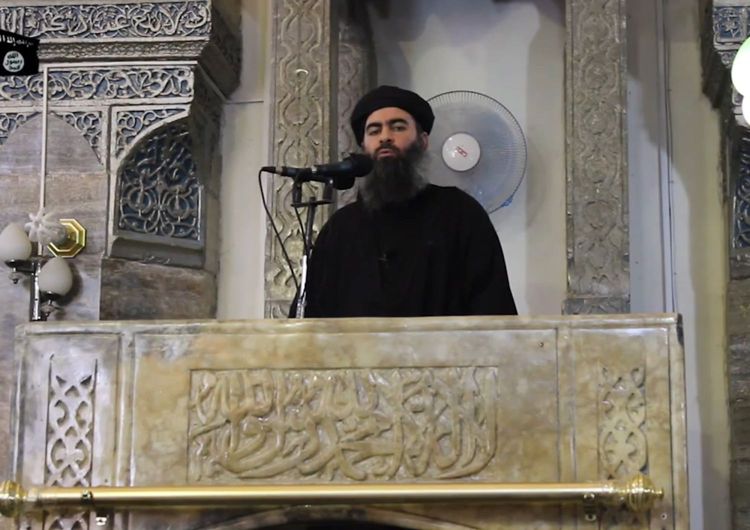 &nbsp;Abu Bakr al Baghdadi in un video di propaganda dell'Isis