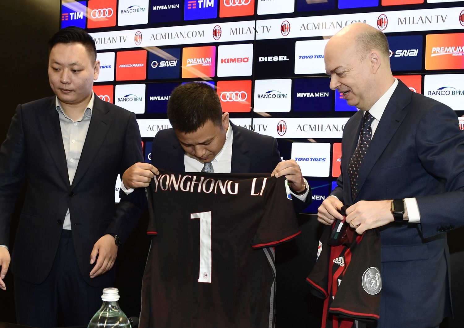 &nbsp; L'acquisto del Milan calcio da parte dell'imprenditore cinese&nbsp;Yonghong Li&nbsp;